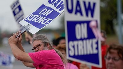 GM, UAW reach tentative deal to end strike GM, UAW reach tentative deal to end strike