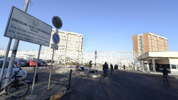 Violenze su detenuti, arrestati 6 agenti Violenze su detenuti, arrestati 6 agenti