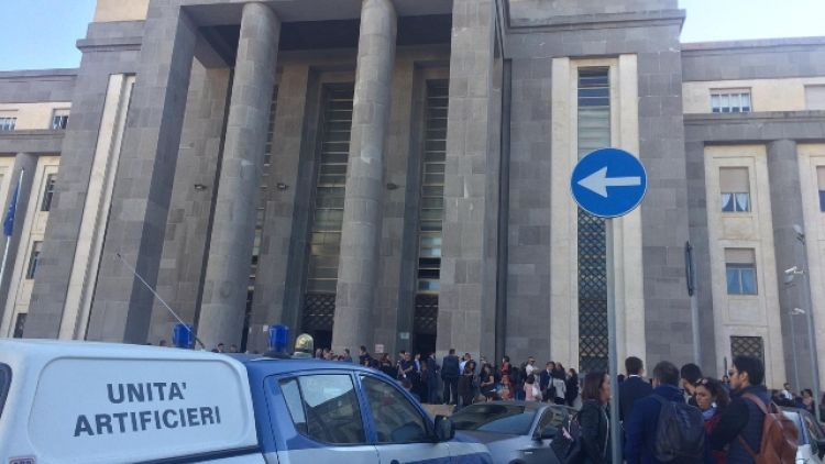 Allarme bomba al tribunale di Cagliari
