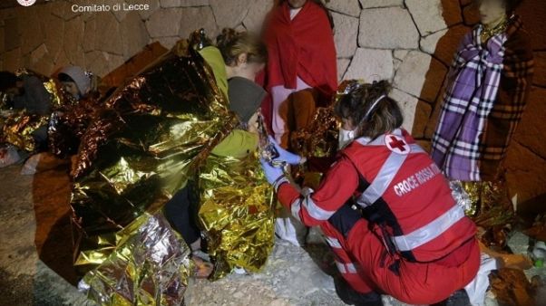 2 sbarchi in Salento, giunti 81 migranti 2 sbarchi in Salento, giunti 81 migranti