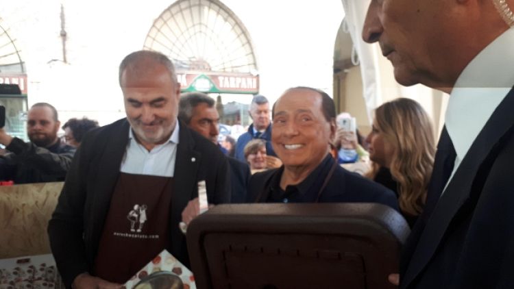 Berlusconi, giusto andare in piazza