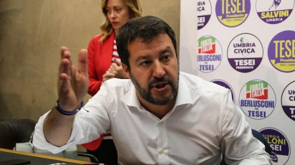 Salvini,in piazza fascisti e venusiani.. Salvini,in piazza fascisti e venusiani..