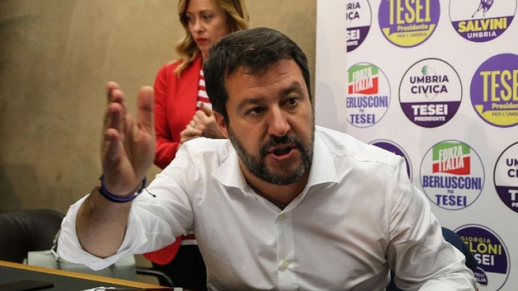 Salvini,in piazza fascisti e venusiani..