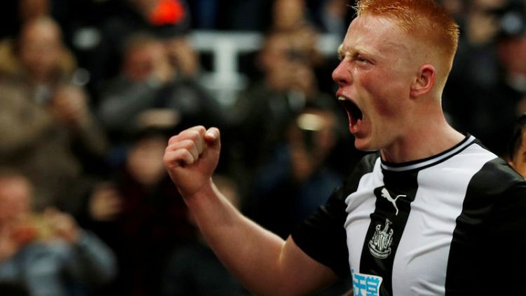 Newcastle's Bruce praises teenager Longstaff, hints at Chelsea start