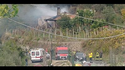 In fiamme casa nell'imperiese, un morto In fiamme casa nell'imperiese, un morto