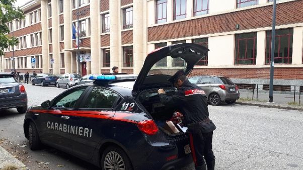 Bimbo precipitato: forse usò sedia Bimbo precipitato: forse usò sedia