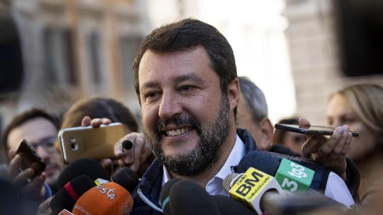 Salvini,oltre 10 mila firme contro Raggi