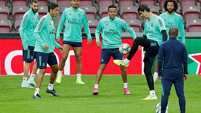 Zidane distracted by speculation about Real Madrid future Zidane distracted by speculation about Real Madrid future