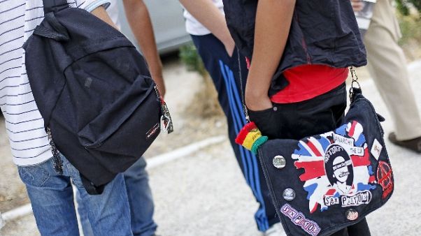 Droga: spaccio vicino scuole, 13 arresti Droga: spaccio vicino scuole, 13 arresti