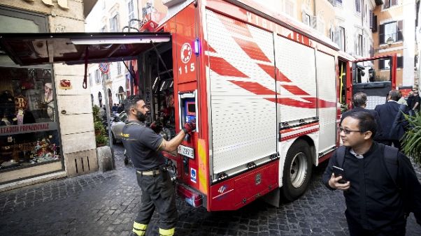 A fuoco appartamento, palazzo inagibile A fuoco appartamento, palazzo inagibile