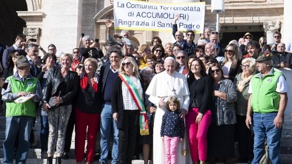 A udienza del Papa un gruppo da Accumoli A udienza del Papa un gruppo da Accumoli