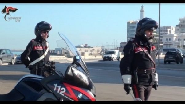 15enne aggredito in spiaggia: 5 arresti 15enne aggredito in spiaggia: 5 arresti