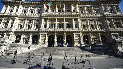 Prof bacia alunna delle medie,condannato Prof bacia alunna delle medie,condannato