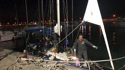Veliero con 46 migranti in Calabria Veliero con 46 migranti in Calabria