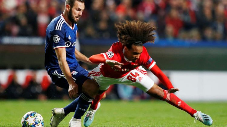 Lyon keeper's blunder hands Benfica 2-1 victory