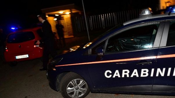 Reagisce a rapina,gli sparano alla testa Reagisce a rapina,gli sparano alla testa
