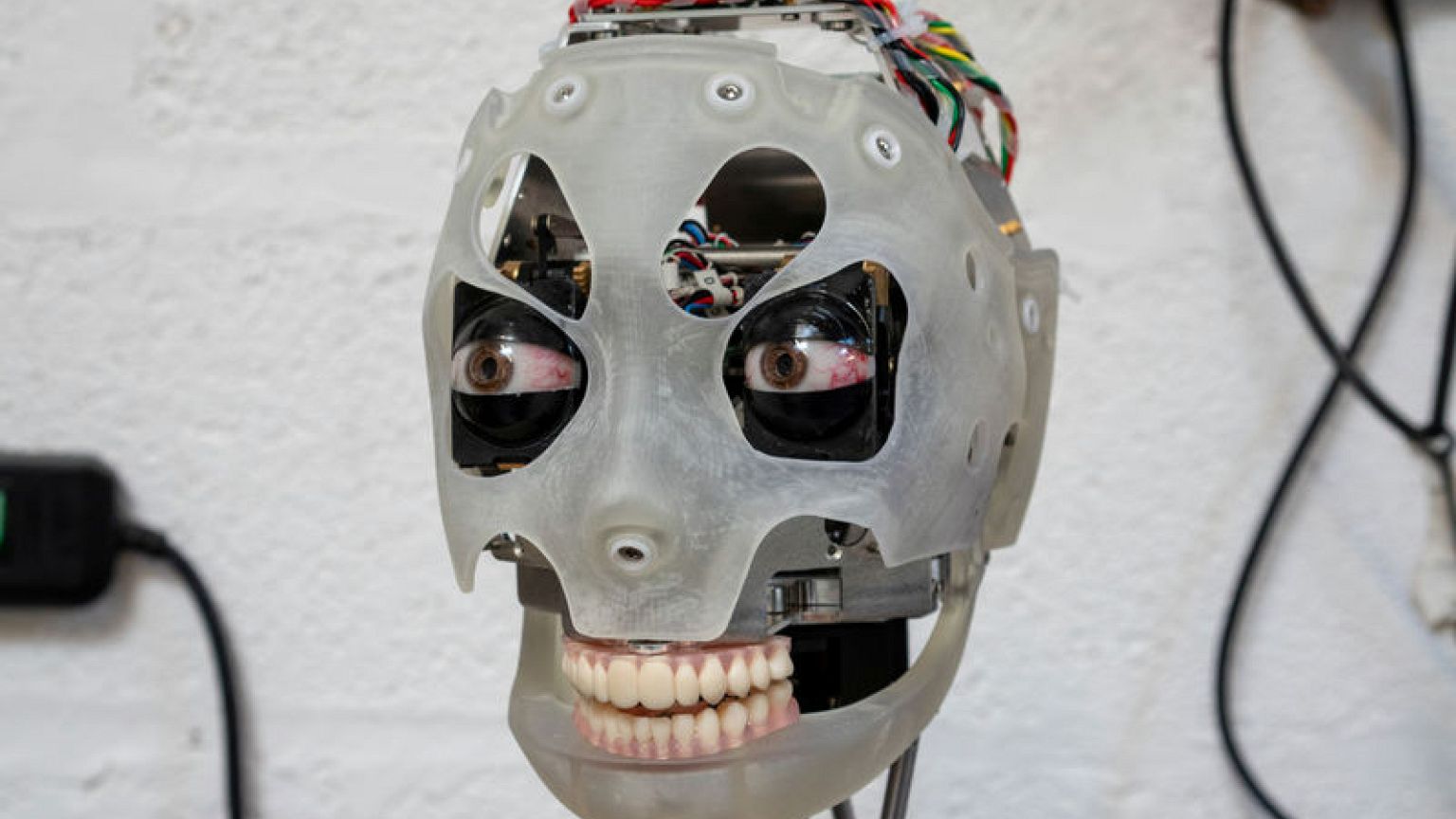 Despite robot efficiency, human skills still matter at work