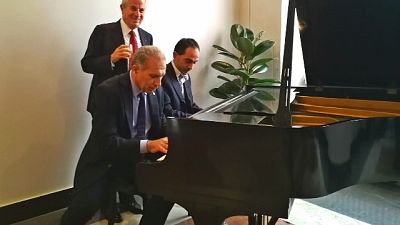 Imperia, pianoforte per pausa dipendenti Imperia, pianoforte per pausa dipendenti