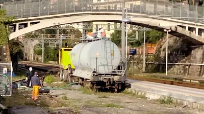 Svuotata cisterna cloroformio su binari Svuotata cisterna cloroformio su binari