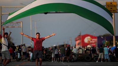 Bolivians bang on pots and pans in protest at Morales election win Bolivians bang on pots and pans in protest at Morales election win