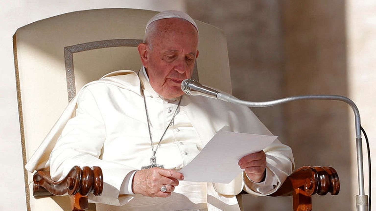 Pope asks forgiveness for theft of controversial Amazon statues