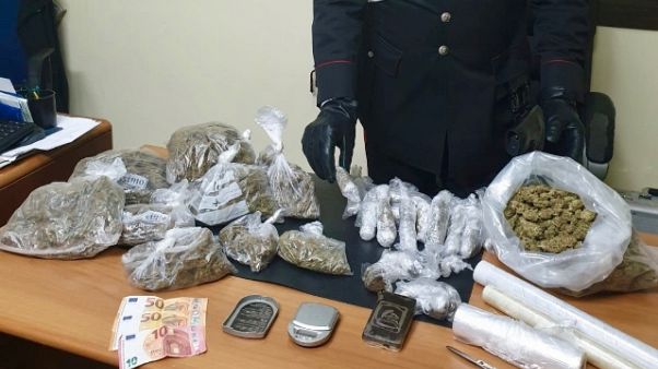 Pusher con reddito di cittadinanza Pusher con reddito di cittadinanza