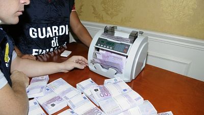 Non dichiarati al confine 11 Mln di euro Non dichiarati al confine 11 Mln di euro