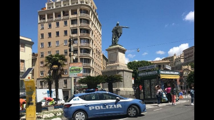 Molesta ragazze a Cagliari, arrestato