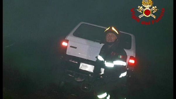 Muore bruciato in auto nel Milanese Muore bruciato in auto nel Milanese