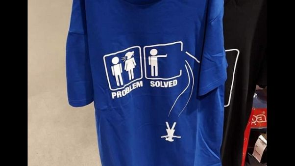 Carrefour ritira maglia pro femminicidi Carrefour ritira maglia pro femminicidi