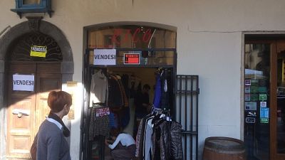 Movida: cartelli 'vendesi' a centro Pisa Movida: cartelli 'vendesi' a centro Pisa