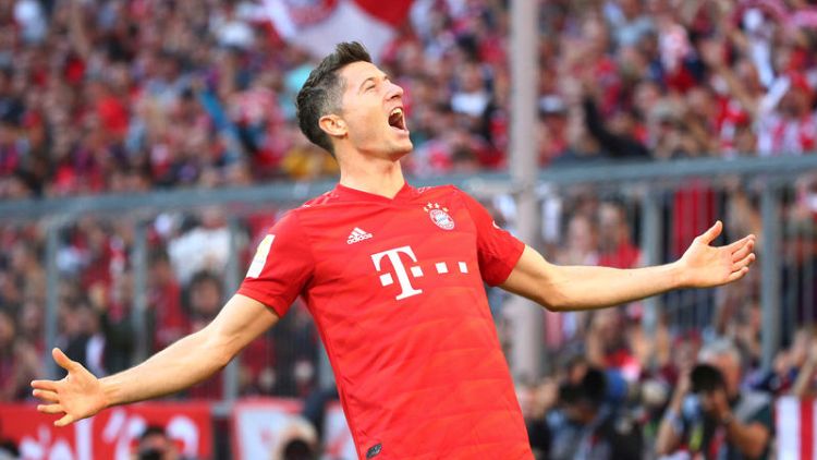 Lewandowski on target again as Bayern go back on top