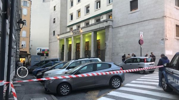 Escandescenze Meran, agente contuso Escandescenze Meran, agente contuso