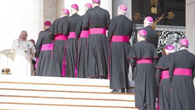 Sinodo: spiraglio per preti sposati Sinodo: spiraglio per preti sposati