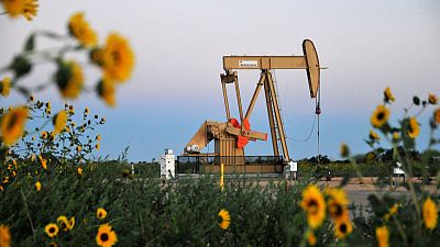 Small oil-and-gas companies get cold shoulder from large banks Small oil-and-gas companies get cold shoulder from large banks