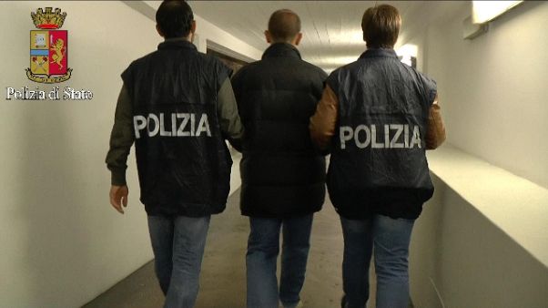 Trafficante parla, 8 arresti per droga Trafficante parla, 8 arresti per droga
