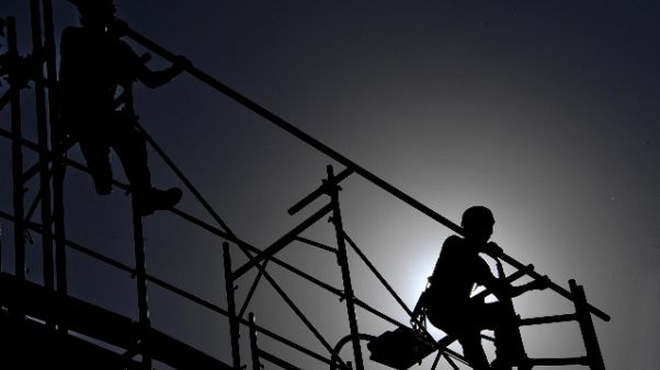 Tre lavoratori con reddito cittadinanza Tre lavoratori con reddito cittadinanza