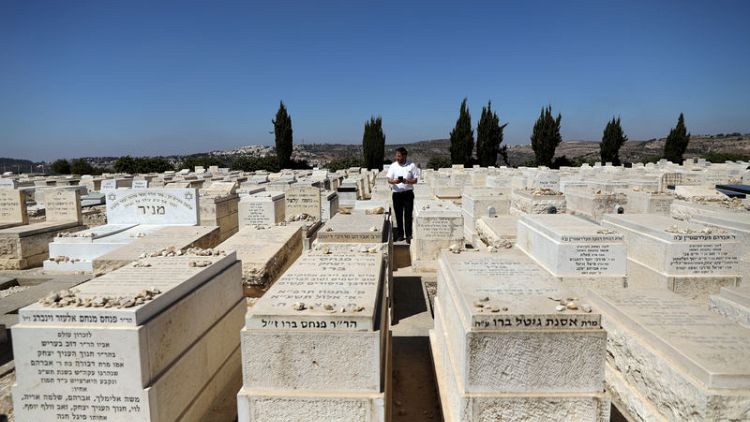 No more dead ends: Israeli app helps navigate graveyards