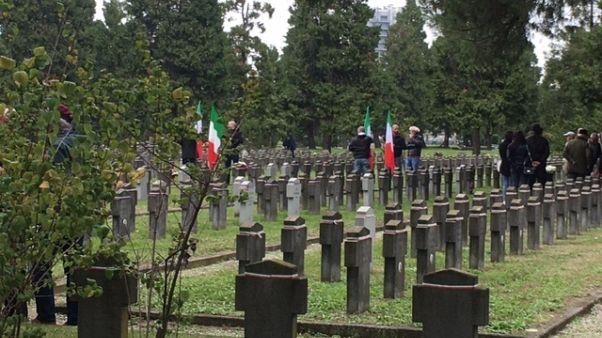Anpi, neofascisti sotto tono al cimitero Anpi, neofascisti sotto tono al cimitero