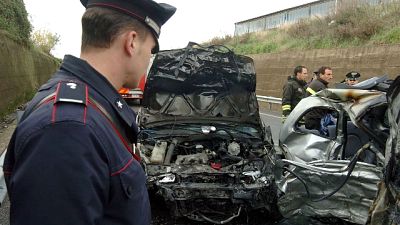 Scontro fra 3 auto, grave bimbo a Milano Scontro fra 3 auto, grave bimbo a Milano