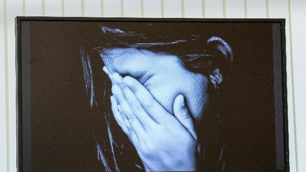 Abusi in famiglia,14enne dice tutto a pm Abusi in famiglia,14enne dice tutto a pm