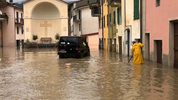 Vara esonda a Borghetto, sfollati Vara esonda a Borghetto, sfollati