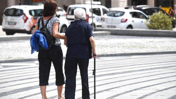 Ex badante sequestra anziani in rapina Ex badante sequestra anziani in rapina