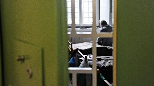 Tramite carceri-clan, fermato Radicale Tramite carceri-clan, fermato Radicale