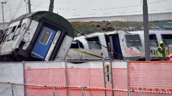 Pioltello, capotreno: urlai frena frena Pioltello, capotreno: urlai frena frena