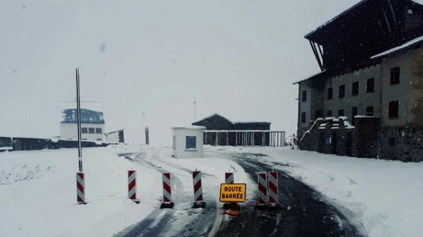 Neve,chiuso colle Piccolo San Bernardo Neve,chiuso colle Piccolo San Bernardo