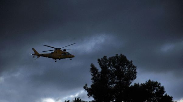 Vento ferma soccorso elicotteri dirupo Vento ferma soccorso elicotteri dirupo