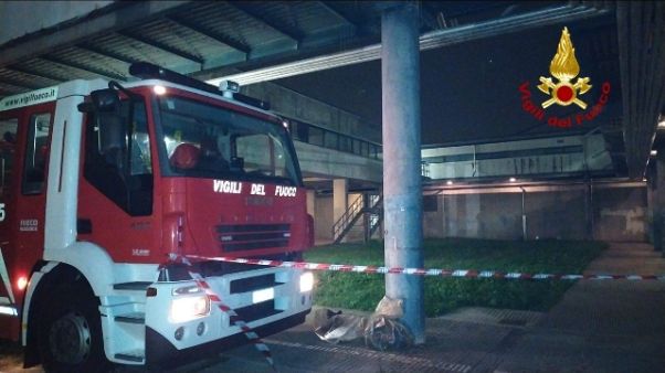 Esplode palazzo, muore vigile del fuoco Esplode palazzo, muore vigile del fuoco