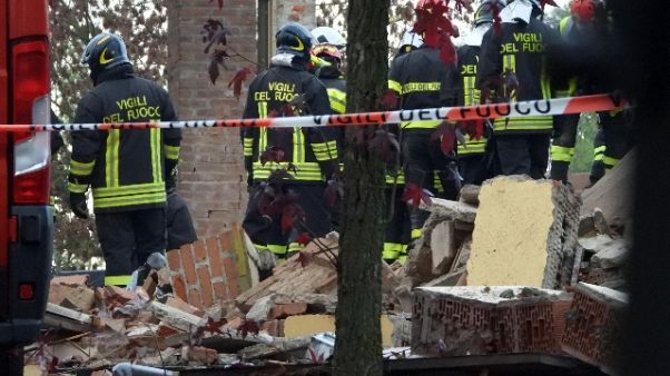 Esplode edificio, un morto di Reggio C. Esplode edificio, un morto di Reggio C.
