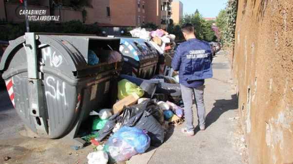 Caos rifiuti,Cc denunciano dirigenti Ama Caos rifiuti,Cc denunciano dirigenti Ama